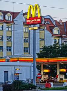 Mcdonalds bydgoszcz restaurant sign